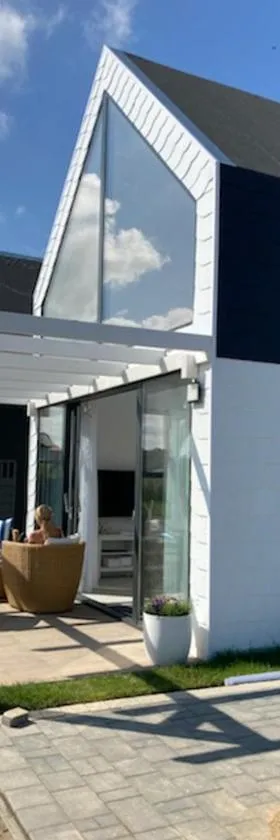 Domek z jacuzzi Summer House Dziwnówek Wrzosowo，位于Wrzosowo的酒店