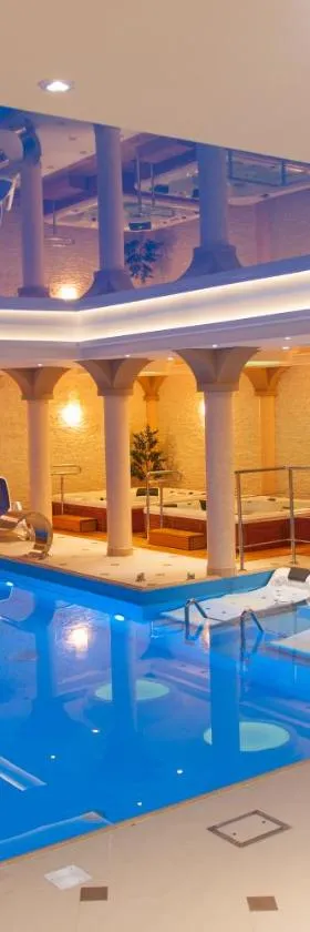 Hotel Adam & Spa，位于库多瓦-兹德鲁伊的酒店