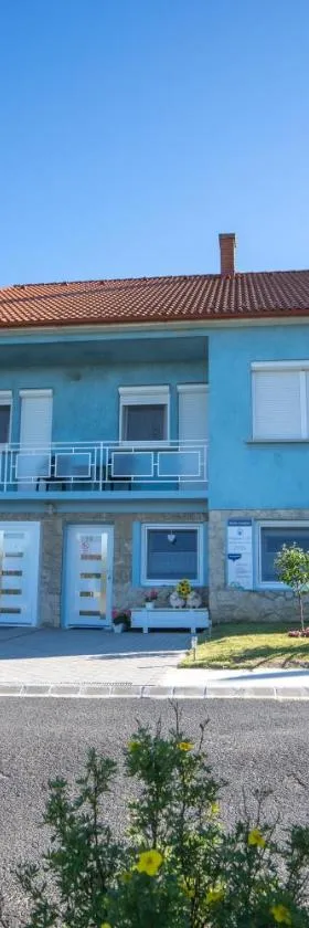 Kékház Vendégház，位于Écs的酒店