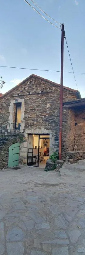 Lou Rey Éco Hameau - Gîte, Chambre d'Hôtes & Table d'Hôtes，位于Le Collet-de-Dèze的酒店