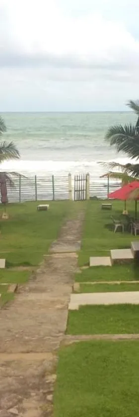 Ramon beach resort，位于安伯朗戈德的酒店