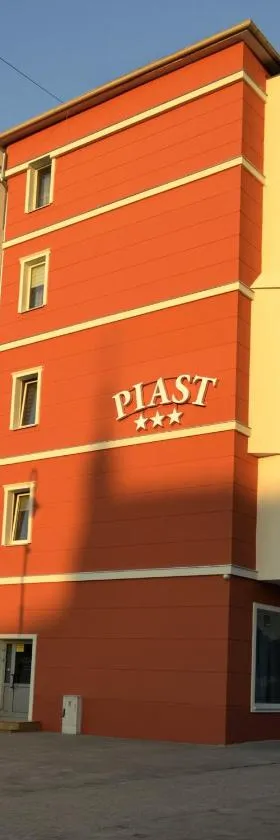 Hotel Piast，位于尼萨的酒店