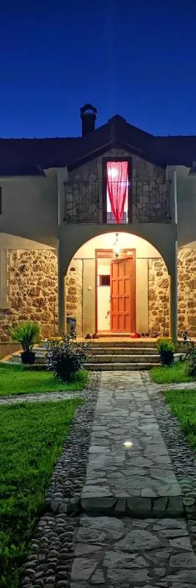 Silent Village Villa with Swimming Pool，位于莫斯塔尔的酒店