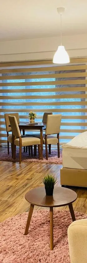 Fuk-tak apartmani&restoran，位于斯塔多伊兰的酒店