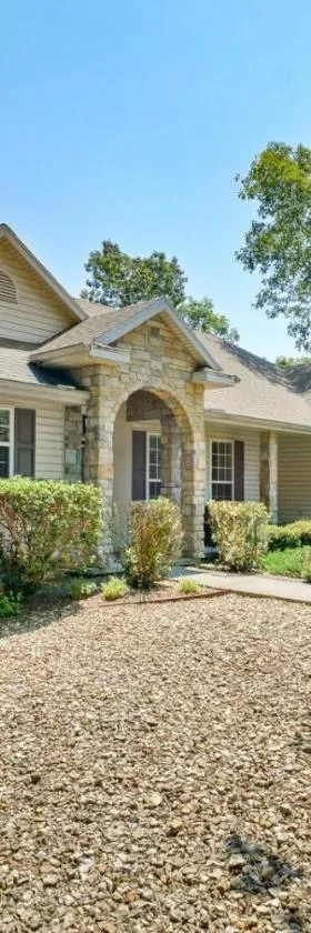 Relaxing BV Home near Golfing, Hiking, & Lakes，位于贝亚维斯塔的酒店
