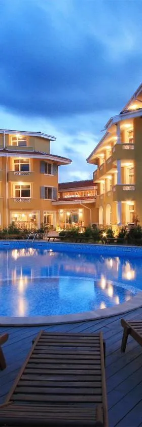 Blue Orange Beach Resort，位于索佐波尔的酒店