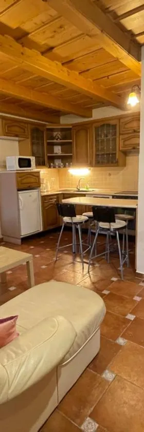 Tölgyfa Apartman，位于鲍洛通凯赖斯图尔的酒店