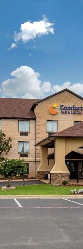 Comfort Inn & Suites Mansfield，位于曼斯菲尔德的酒店