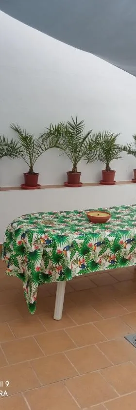 Cómodo adosado en San Bartolomé，位于San Bartolomé de la Torre的酒店