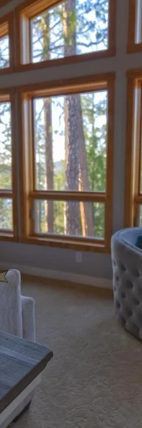 Cozy mountain retreat with lake views near Yosemite，位于格罗夫兰的酒店