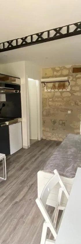Studio Indre climatisé, La halte de Cuzé, aux abords de la Loire à vélo，位于Huismes的酒店