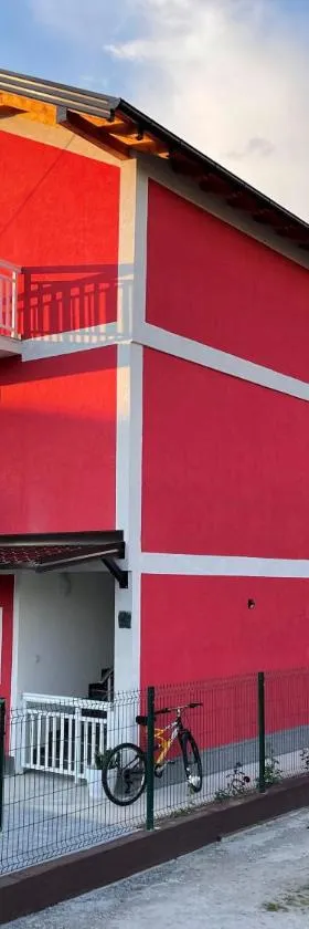the YAS villa apartments，位于Doglodi的酒店