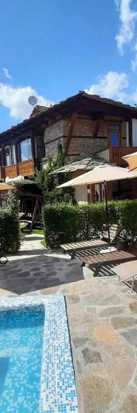 Семеен Хотел Скендерова Къща，位于莱什顿的酒店