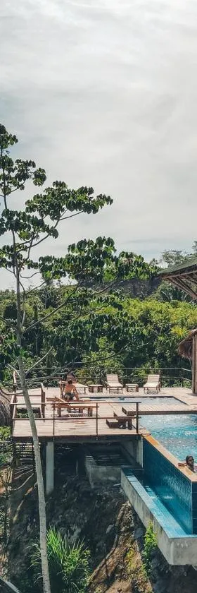 The Journey Hostel，位于洛斯纳兰霍斯的酒店