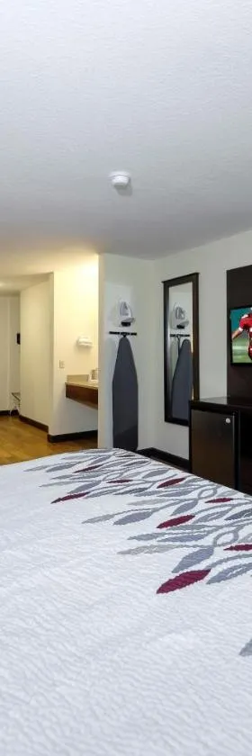 Red Roof Inn Osage Beach - Lake of the Ozarks，位于欧塞奇比奇的酒店