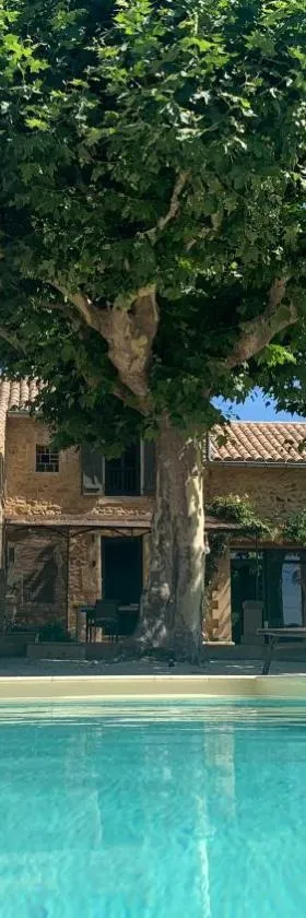 Le Mas Andoli，位于Tresques的酒店