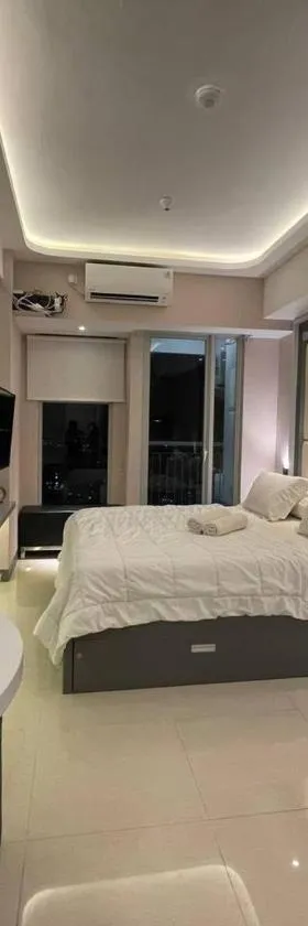 Cosmy Benson Apartment at Supermall Pakuwon，位于Lontar的酒店