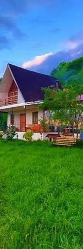 Winery & Brewery - Family Guesthouse "Villa Rbona"，位于Khashuri的酒店
