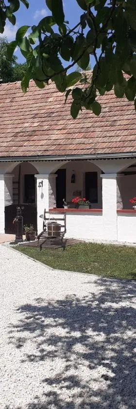 Letűnt Idők Vendégház，位于Kemenesmihályfa的酒店