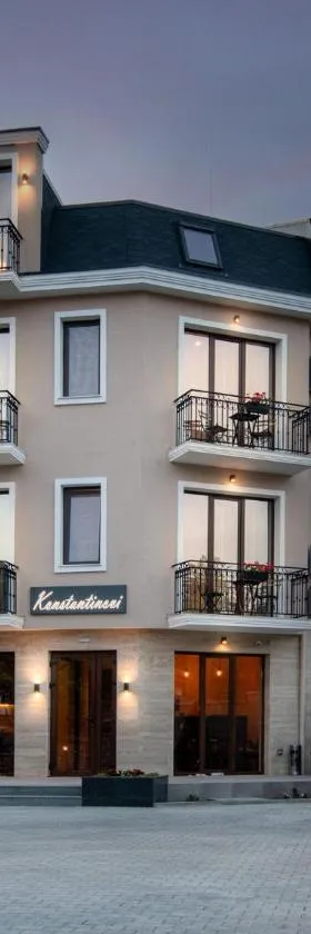 Family Hotel Konstantinovi，位于丘斯滕迪尔的酒店
