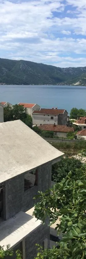 Subotic S apartmani，位于里桑的酒店