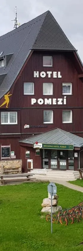 Hotel a restaurace Pomezí，位于Cínovec的酒店