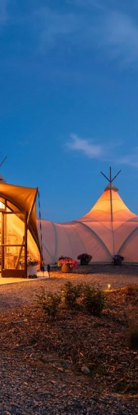 Under Canvas Acadia，位于Surry的酒店