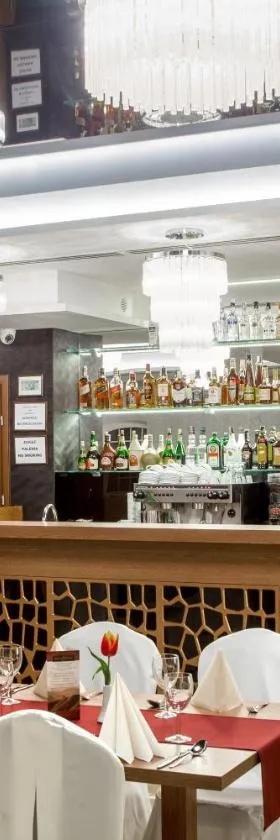 蜜儿姆敦穆恩酒店，位于奥帕图夫的酒店