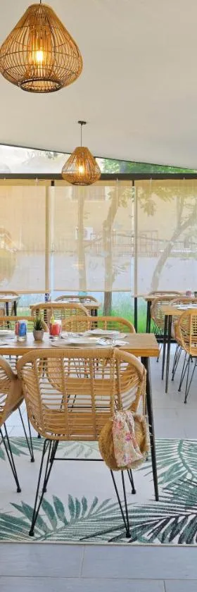 Hôtel L'Escale Coté Port，位于利勒鲁斯的酒店
