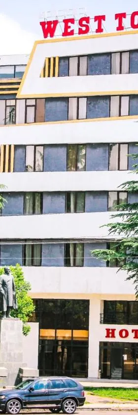 West Tower Hotel，位于库塔伊西的酒店