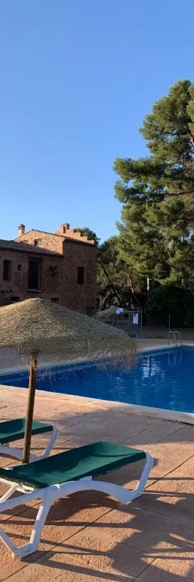 Masia de San Juan - castillo con piscina en plena Sierra Calderona，位于塞戈尔韦的酒店