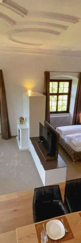 Innviertler Versailles，位于Aurolzmünster的酒店