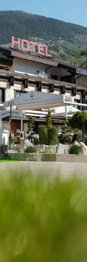 瑞莱斯贝亚德酒店，位于苏斯坦的酒店