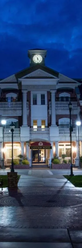 Gateway Hotel, Trademark Collection by Wyndham，位于Copper Cove Subdivision的酒店