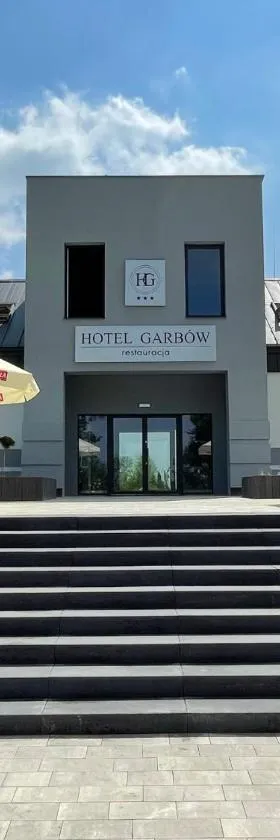 Hotel Garbów *** Centrum Konferencyjno - Bankietowe，位于Garbów的酒店