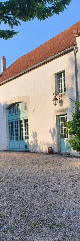 Ferme équestre & Chambres d'hôtes Gateau Stables proche Guédelon，位于Saint-Amand-en-Puisaye的酒店