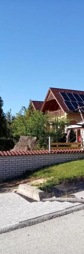 Eszter-lak，位于Monostorapáti的酒店