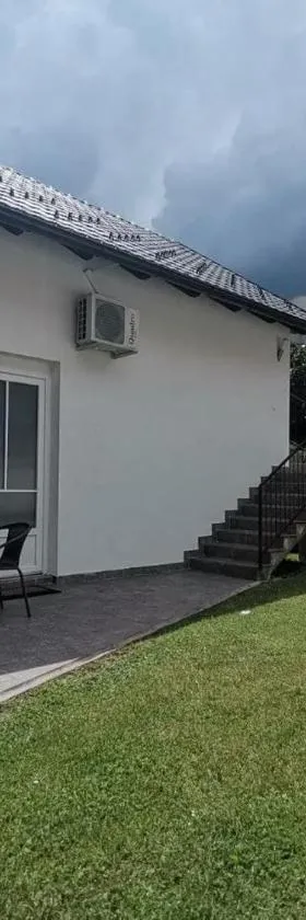 New apartment near Plitvice lakes，位于斯莫利亚纳茨的酒店