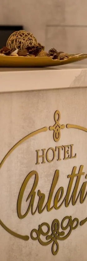 Arletti Hotel，位于鲁塞的酒店