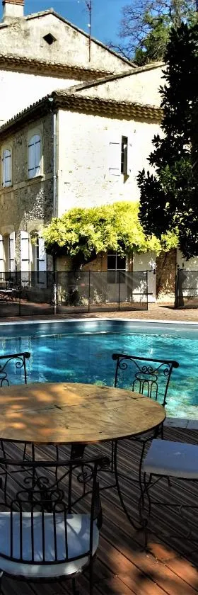 Château MontPlaisir charming b&b in Provence，位于瓦勒雷阿斯的酒店