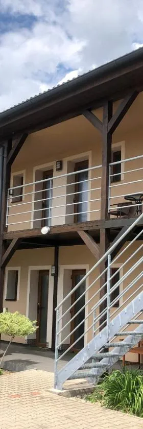 Motel R10，位于马达伯乐斯拉夫的酒店