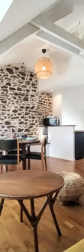 Le Nid - Fougères centre historique，位于富热尔的酒店