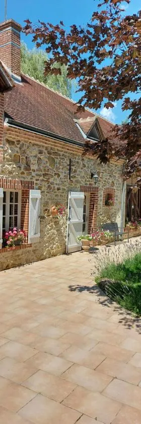 Les 3 Roses，位于Anjouin的酒店