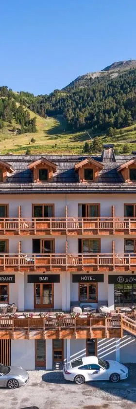 Le Chalet Blanc Hôtel & Spa，位于蒙热内夫尔的酒店