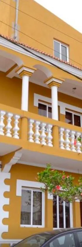 Residensia Ka Denxu，位于Vila Nova Sintra的酒店