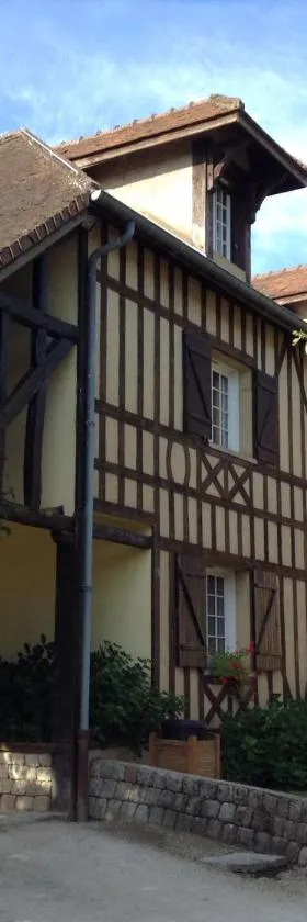 Logis Hôtel Relais Paris Bale - Restaurant La Mangeoire，位于蒙蒂尔然梅的酒店