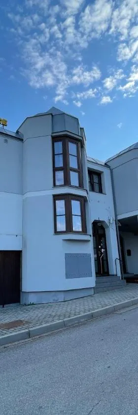 Hotel Laguna & restaurant，位于捷克布杰约维采的酒店