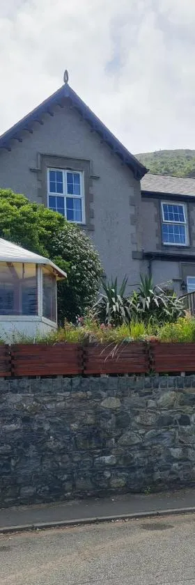 4Br Sea View Escape-Near Snowdonia& Coastal Trails，位于Penmaen-mawr的酒店