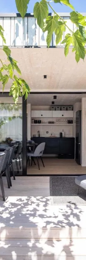 Arcadia Eco-Luxe Mobile Homes with infinity pool by OIKO Collection，位于普利拉卡的酒店