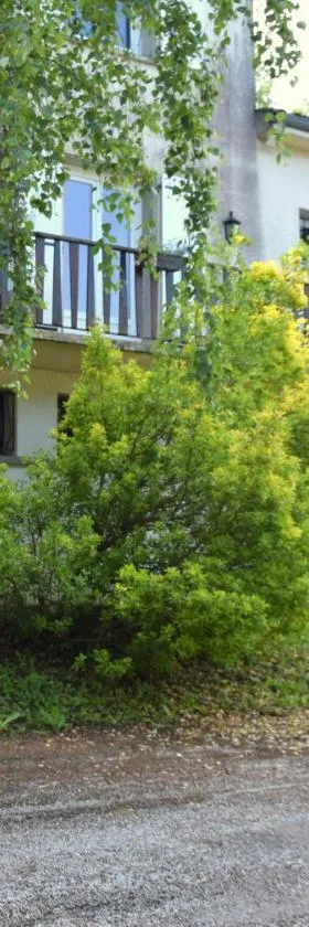 Chambres d'Hôtes L'Orée des Bois，位于Lacrouzette的酒店